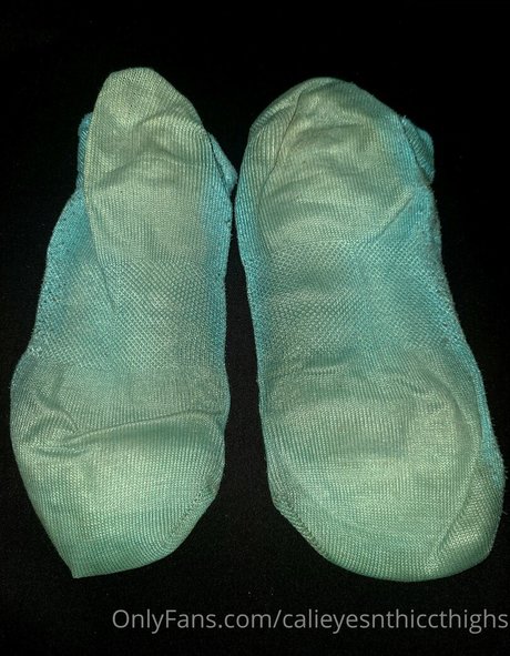 calieyesnthiccthighs 女優 画像