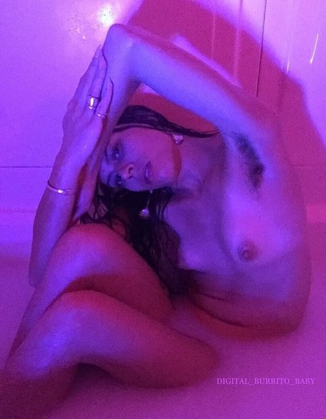 小さいチンポOnlyFans エロチック 画像