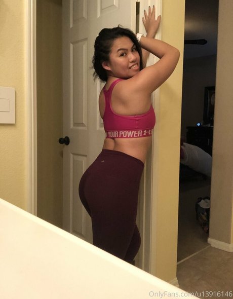 黒檀の白いチンポOnlyFans セクシー裸 画像