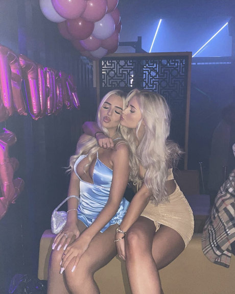 Amber Woods ポルノモデル ギャラリー