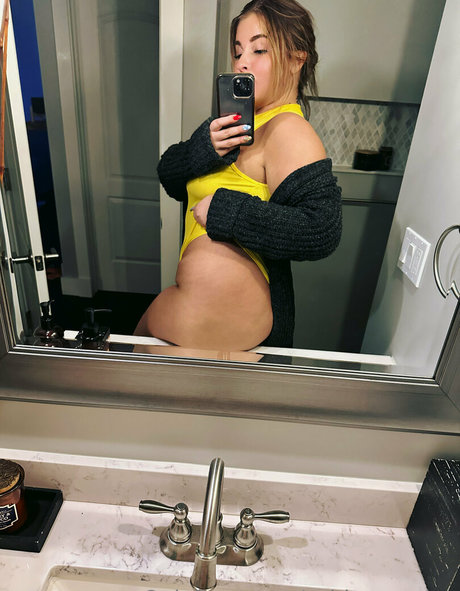 ashley marine ヌード女優 写真