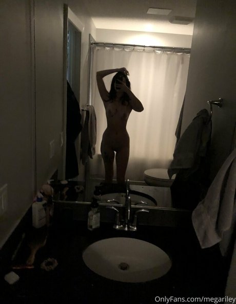 ニューハーフ 熟女 OnlyFans ホットセックス 画像