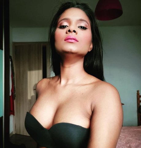 曲線美の裸OnlyFans セクシーヌード 写真