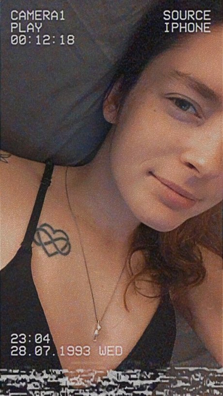 エモオンリーファン セクシー裸 ギャラリー