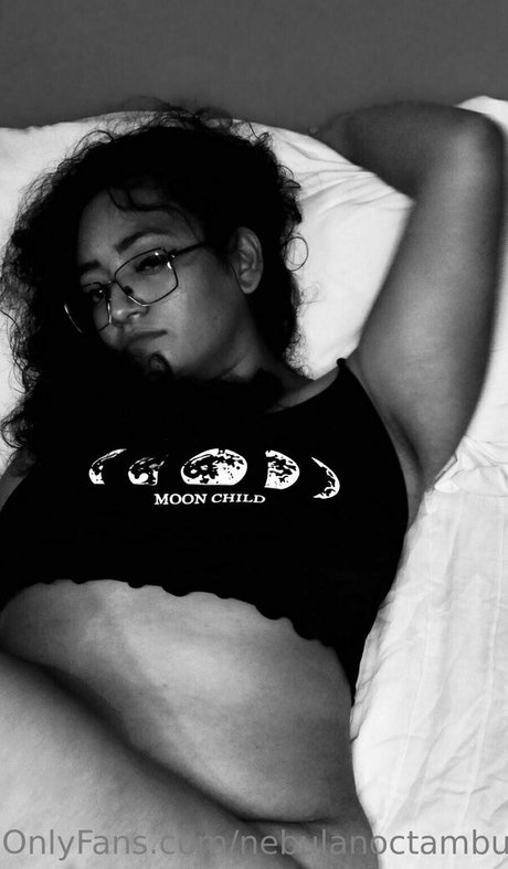 nebulanoctambula セクシーなスター 写真