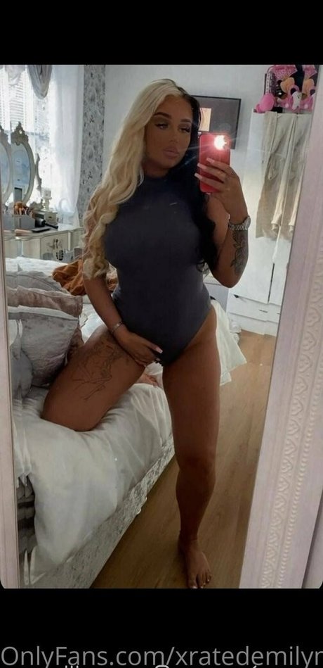 xratedemilymayx セクシーモデル 写真