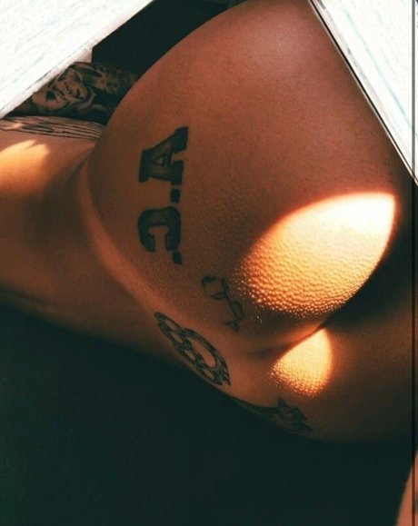 Tattstoner ヌードモデル 写真