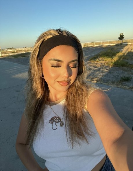 Mysticaldreamgyal エロティックモデル 写真