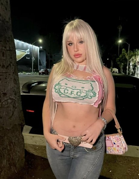 Charlotte Olivia 裸のモデル 写真