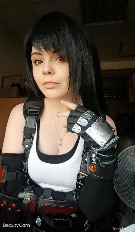 Fenix Fatalist 裸の女優 写真