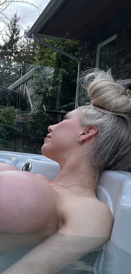 Karen Orlena セックスモデル 写真