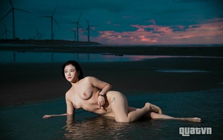 Hilovenano ポルノモデル 写真