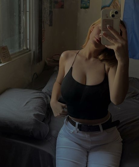 美しいアジアのOnlyFans 無料ヌード 写真