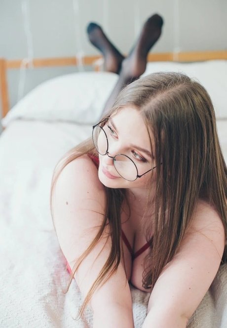 ティーンプッシーOnlyFans 無料裸 画像