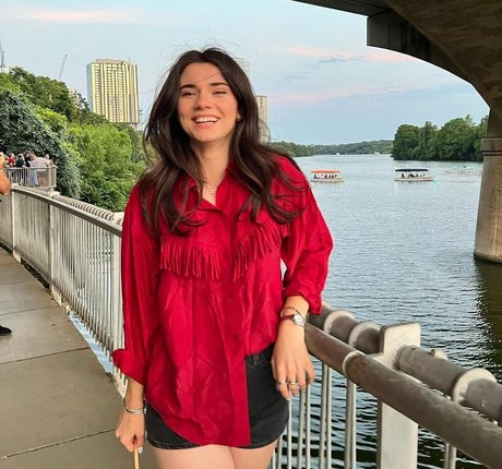 Brett Cooper 素敵な女優 ギャラリー