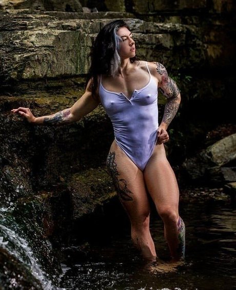 Natasha Aughey かわいいモデル 写真