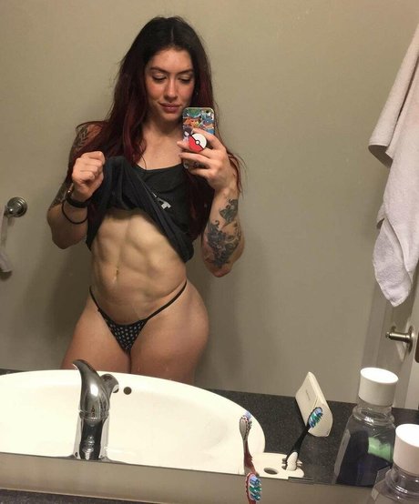 Natasha Aughey 美しいモデル 写真