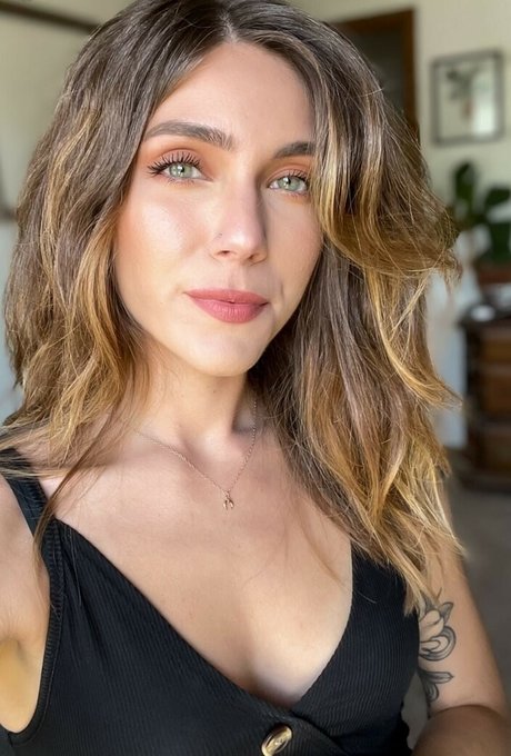 毛深いBBW OnlyFans ヌード 画像