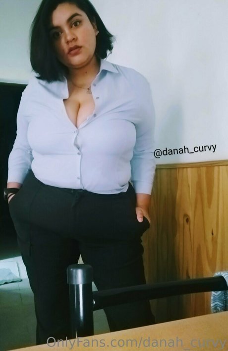 danah curvy セクシーなスター 写真