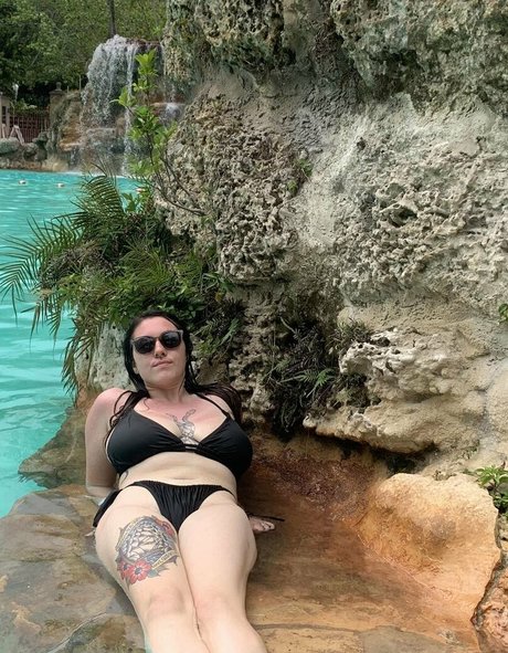 ビキニストリップOnlyFans セクシー 画像