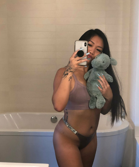 母乳オンリーファン セクシーヌード 画像