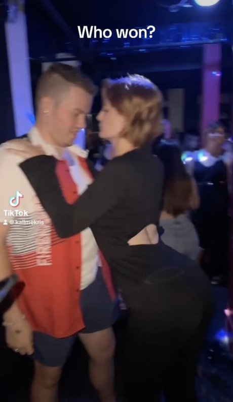 KallMeKris ホットなポルノスター 写真