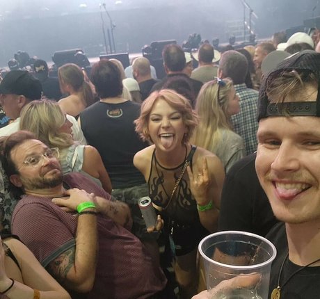 KallMeKris ポルノスター ヌード 画像