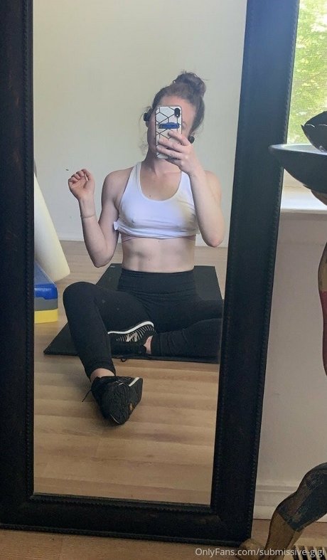 submissive gigi ヌードのポルノスター 画像