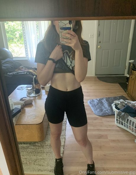 submissive gigi セックススター 写真