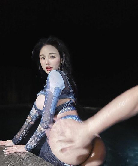 e__luda glamorous ヌードのポルノスター 写真