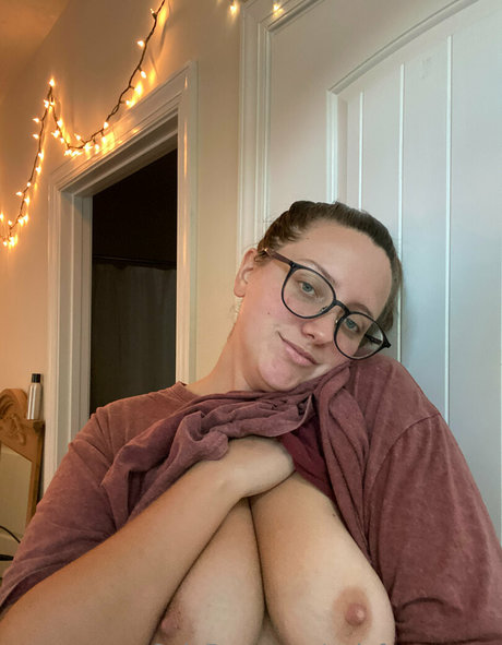 onlyfromsaraa ポルノスター ヌード 写真