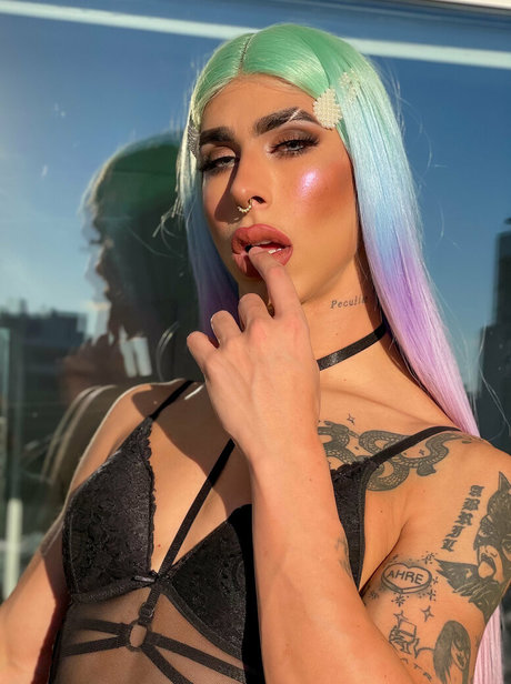 アジア人のタトゥー OnlyFans ポルノ 写真