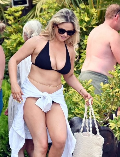 Emily Atack トップモデル 写真