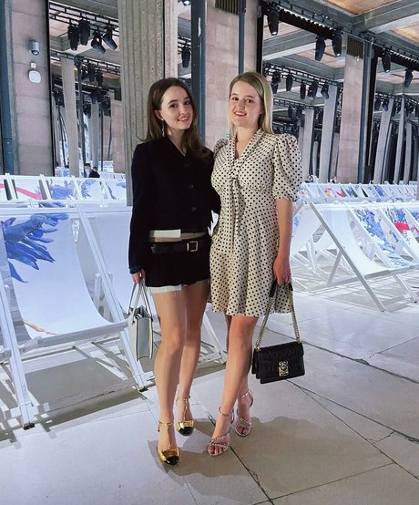 お金 OnlyFans アートヌード 写真