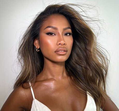 UN YA ポルノスター 無料 写真