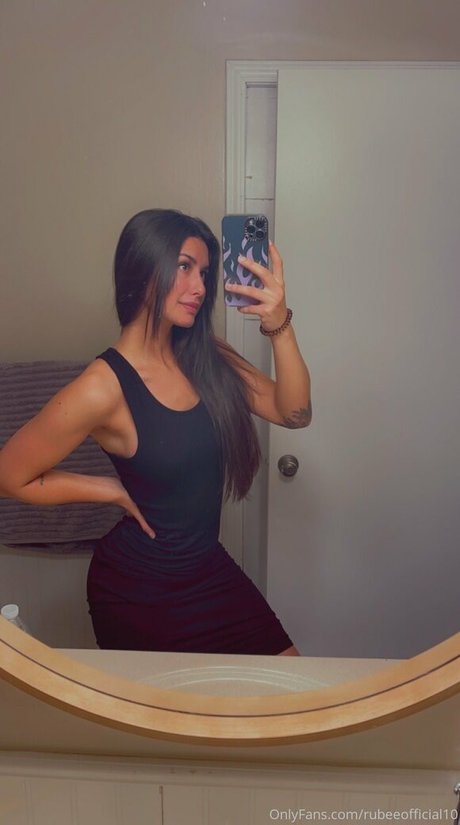rubeeofficial セクシーモデル 写真