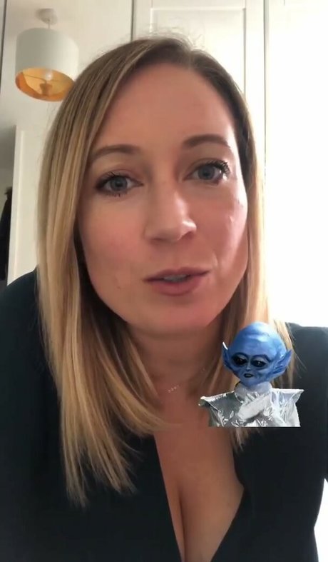 18歳のOnlyFans セクシー 写真