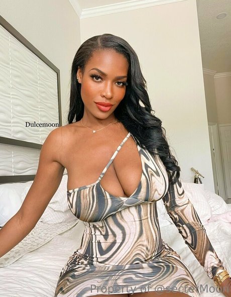 dulcemoonfree ポルノスター ヌード 写真