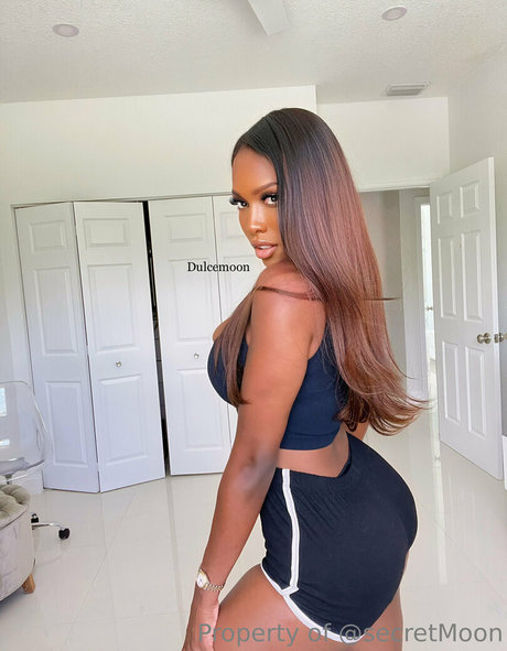 エボニートップオンリーファン 無料セクシー 写真