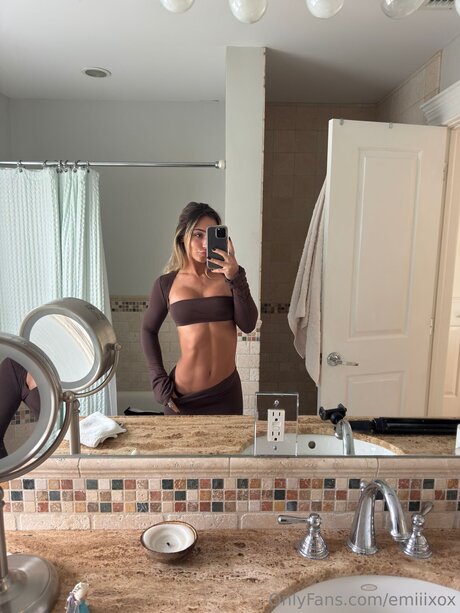 emiiixox ポルノスター 高品質 写真