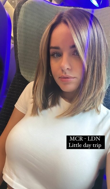 ニューハーフ 熟女 OnlyFans ホット 画像