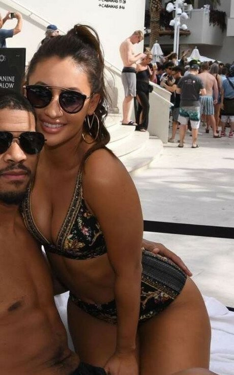 アジアンシャワー OnlyFans エロチック ギャラリー