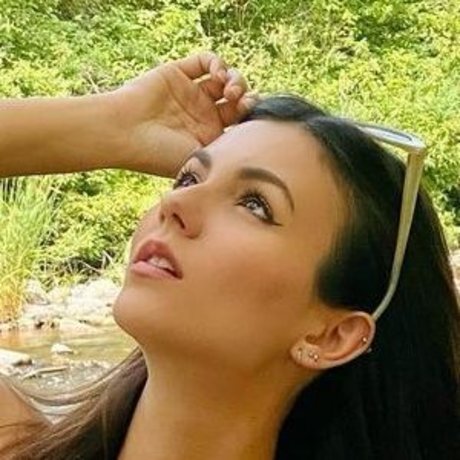 Victoria Justice 独占ポルノスター ギャラリー