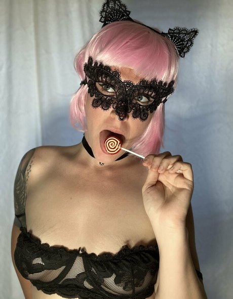 ドイツのアマチュアOnlyFans アートヌード 画像