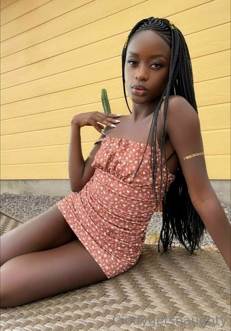 お金 OnlyFans 美しいヌード 写真