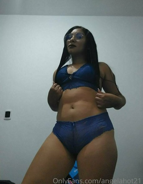 痩せた金髪の熟女OnlyFans 無料セクシー 写真