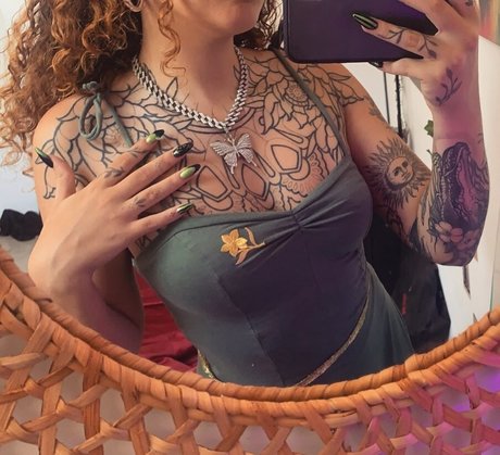 熟女ティーンOnlyFans セクシー裸 ギャラリー