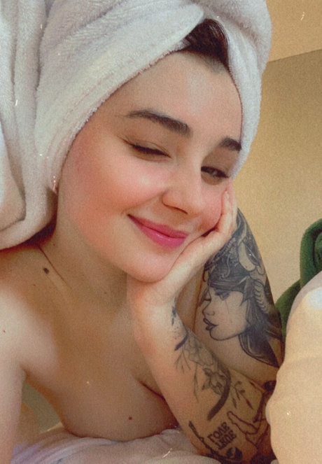 ティーンヌードOnlyFans セクシー裸 画像