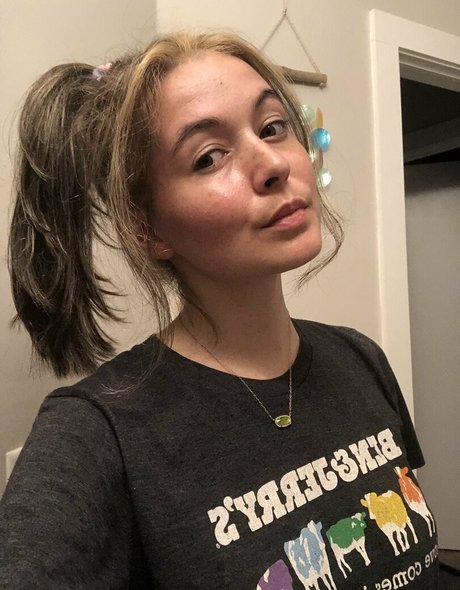 母乳オンリーファン ヌード 写真