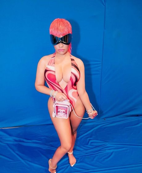 母乳オンリーファン ヌード 写真